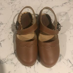 Hanna Anderson leather clogs